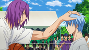 Murasakibara belittles Kuroko anime