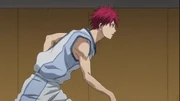 Akashi faisant du basket à Teiko.