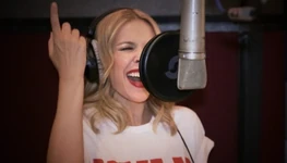 "100 Degrees" - Studio video with Dannii Minogue (2015)