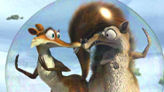 Scrat y Scratte en una burbuja