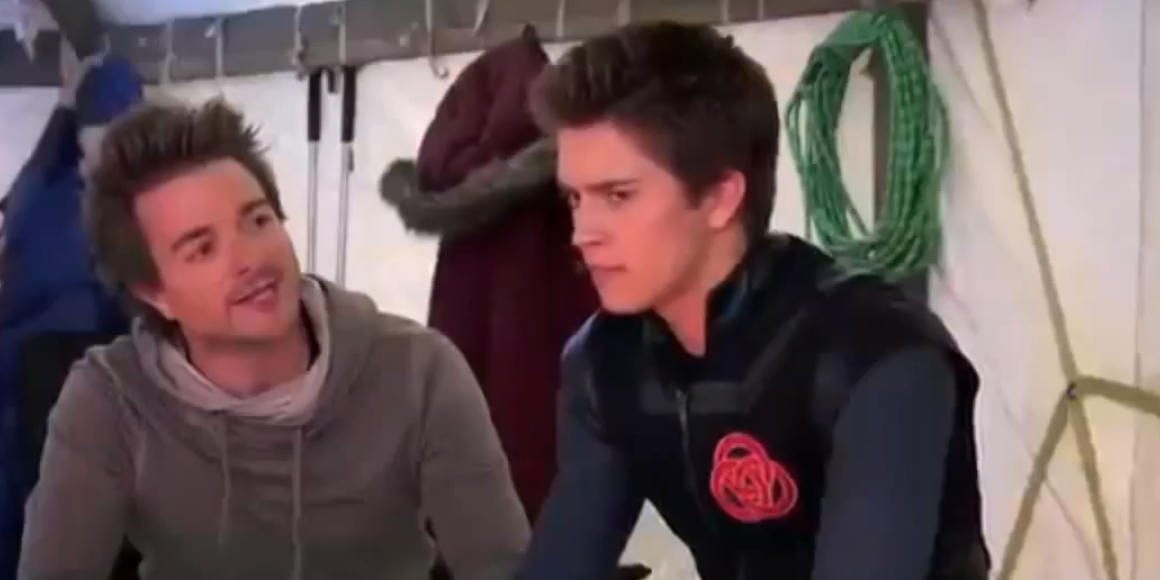 “Avalanche!” is the 17th episode in Season 2 of Lab Rats. 