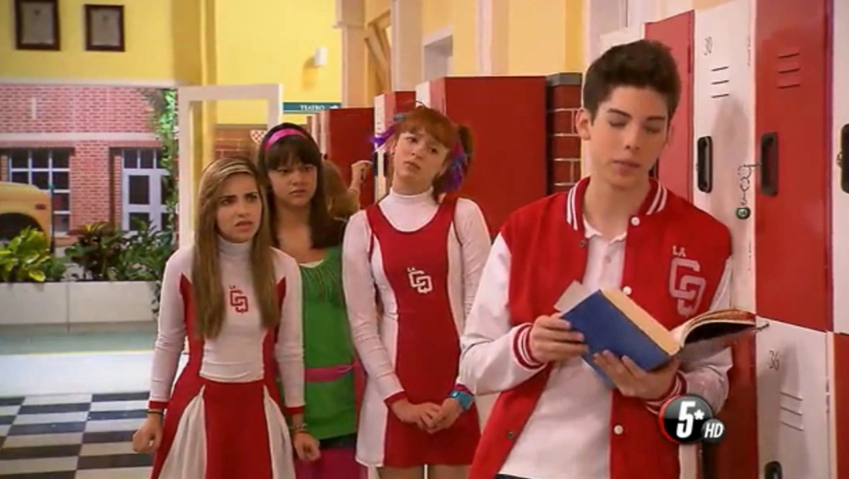 Daniel Habif Quote: “Quien solo se junta con personas que lo aprueban no  tiene amigos, sino, image size:1700x959