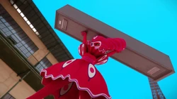 Reflekta soulevant un casier