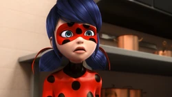 Lady Wifi envoyant un Icône Pause