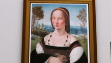 Haz click aquí para ir a la galería de Antigua portadora europea del Miraculous del Conejo.