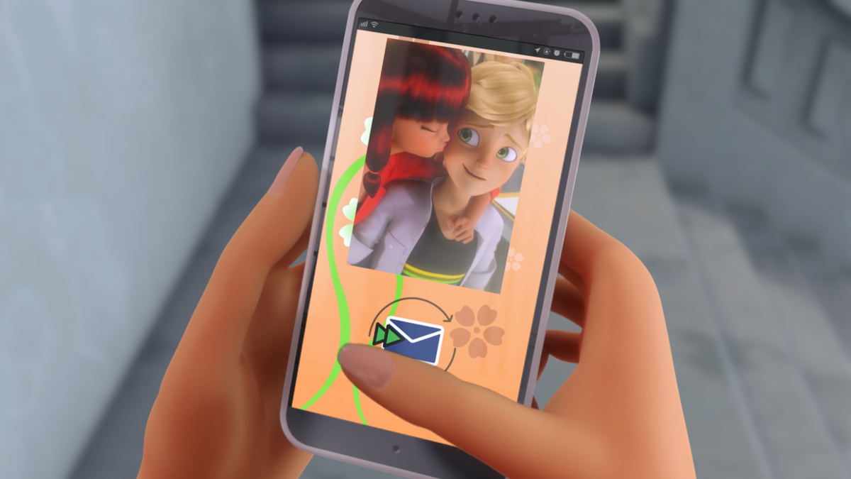 Marinette's cellphone, Miraculous Ladybug Wiki