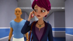 Click here to view the image gallery for Nadja's cellphone.