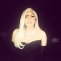 Platinum-blonde wavy loose side-swept