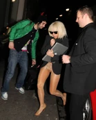 01.02. 2009 - Gaga arrives at her hotel in Dublin3.jpg (81 КБ)