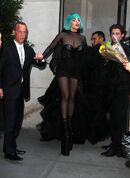 Leaves the Gramercy Park Hotel in New York3.jpg (63 КБ)