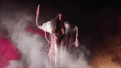 "Aura" - бэкдроп artRAVE: The ARTPOP Ball Режиссёр - Рут Хогбен