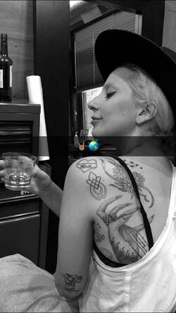 Звезды и татуировки: Леди Гага. Творить значит дышать. | TATTOO MOON | Дзен