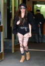 5-6-16 Leaving her apartment in NYC 001.jpg (386 КБ) (6 мая 2016)
