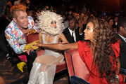 Beyonce-Perez-Hilton-Lady-Gaga-VMA-09-Backstage-Moments