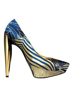 Alexander McQueen's Alien Shoes  Crazy heels, Heels, Runway shoes