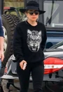 3-31-18 Leaving a Starbucks in Malibu 001.jpg (94 КБ) (31 марта 2018)
