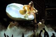 13-2-11 Performing Born This Way at Grammys 002