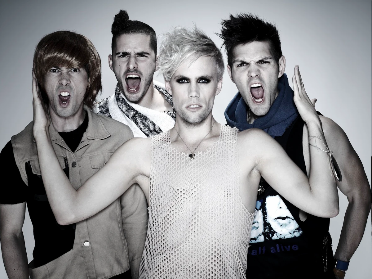 Jules houplain и bérenger anceaux kiss. гейская музыка. гейская музыка. пьер коммуа. маттьё бужна.