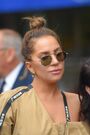 5-15-17 Leaving her apartment in NYC 002.jpg (402 KB)