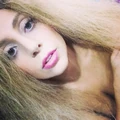 Gold-blonde straight loose