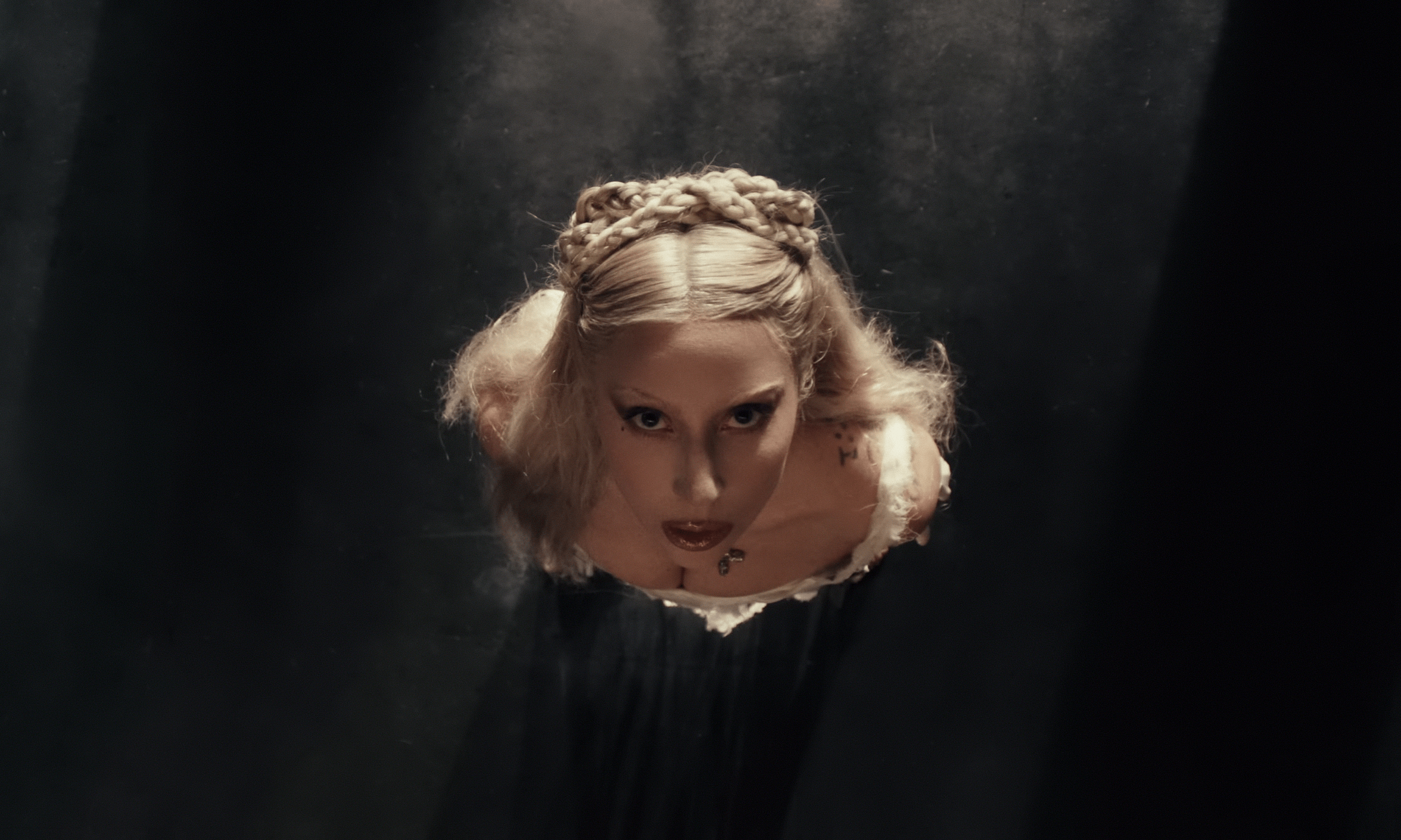 Lady_Gaga_-_''Abracadabra''_Music_video_