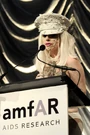 2-10-10 At The amfAR Gala 001.jpg (73 KB) AmfAR New York Gala (Feb 10, 2010)