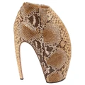 Alexander McQueen - Armadillo 002.jpg (828 KB) Armadillo