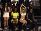 8-25-13 MTV VMA's Audience 003.jpg (287 КБ)
