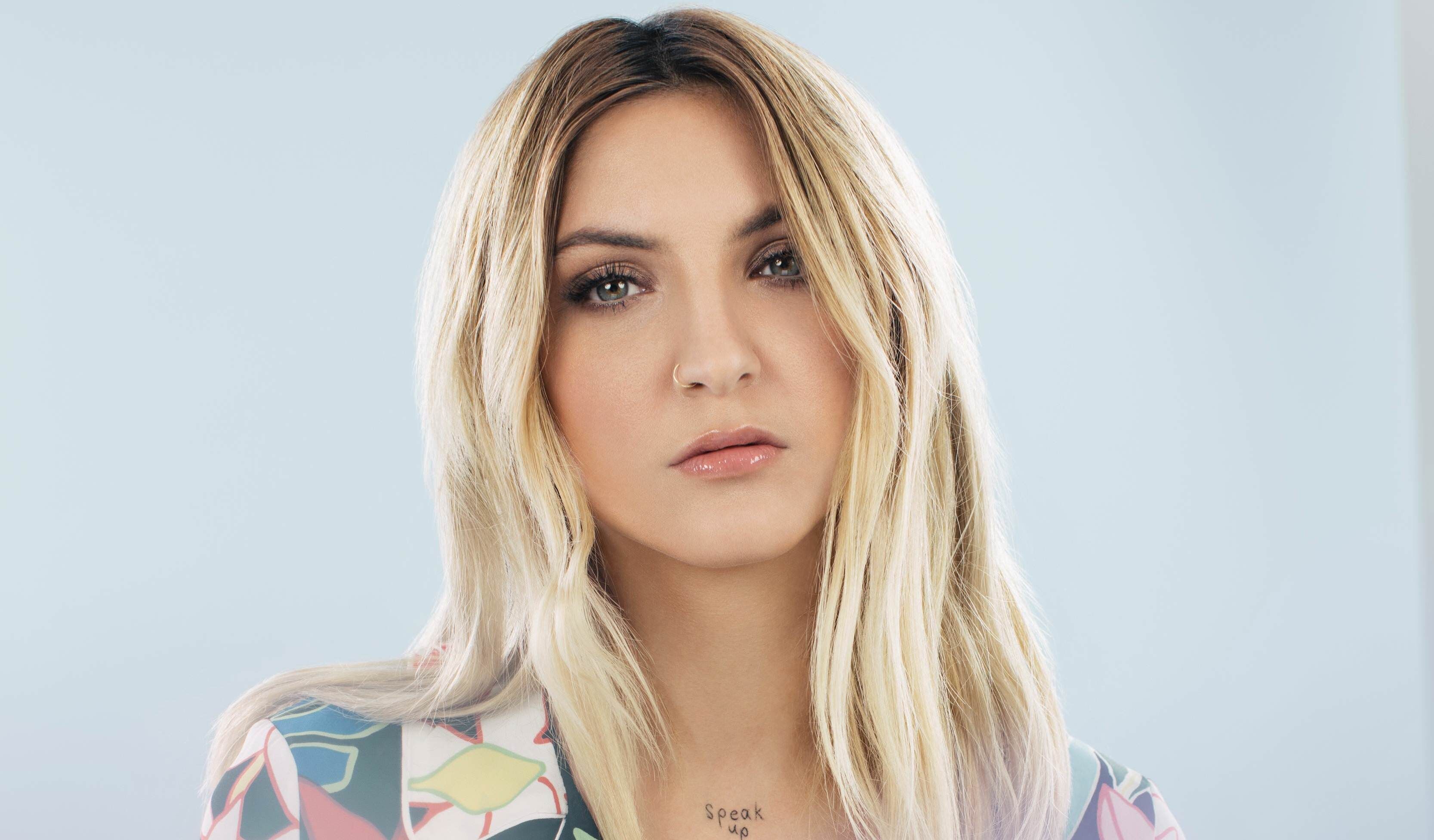 Julia Michaels - Wikipedia