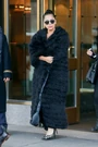 1-23-15 Leaving her apartment in NYC 001.jpg (646 КБ) (23 января 2015)