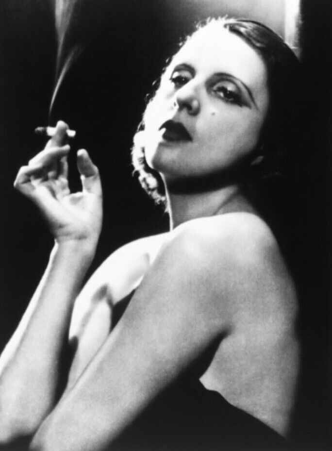 他の人発送×Tamara de Lempicka【眠る人】 他の人発送×Tamara de Lempicka【眠る人】 - メルカリ