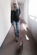 243e96f663cac86e96f53cec2ac9869e--makeupbymandy-outfits-ripped-boyfriend-jeans