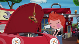 NS1E07B Ace reparando vehiculo.png