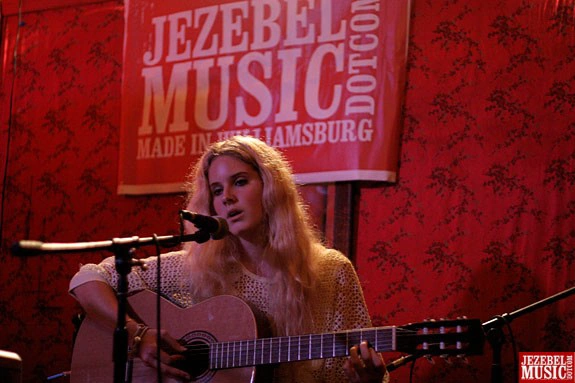 Lana starting to sing