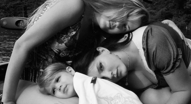 Lana sings "Take Me Home, Country Roads"