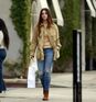 Lana-del-rey-shopping-on-melrose-avenue-in-los-angeles 4