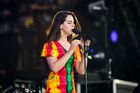 Lana-Del-Rey--Performs-Live-at-Glastonbury-Festival--25