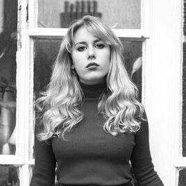 Holly Macve