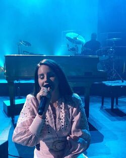 Lana singing Night Shift with Lucy Dacus in Chicago on November 8, 2019 :  r/lanadelrey