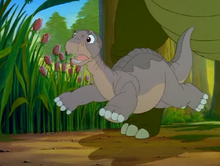 Plates' roar knocks Littlefoot off his feet