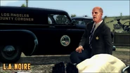 Malcolm devant sa Voiture du légiste - Chevrolet