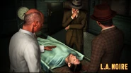 L.A. Noire133.jpg (384 kio) Phelps Stefan et Malcolm étudiant un corps
