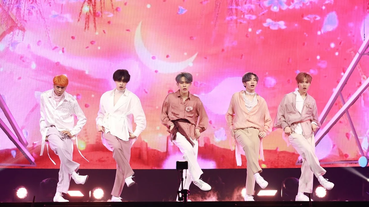 保留中　ホシ　舞い落ちる花びら トレカ SEVENTEEN 舞い落ちる花びら CARAT盤 C盤 ホシ トレカ - メルカリ