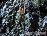 Lara Croft 2018 Cliffhanging