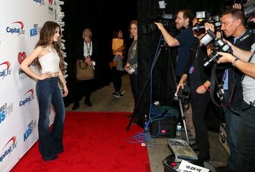 Laura at Jingle Ball (51)