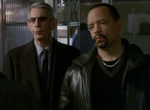 Detectives Fin and Munch Conned