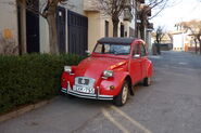 A Citroën 2CV, similar to the Laytonmobile.