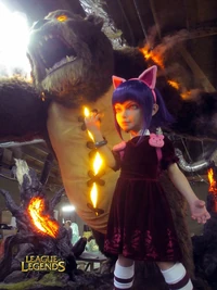 Annie Statue Promo 03