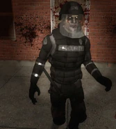 Полицейский с дубинкой на поясе