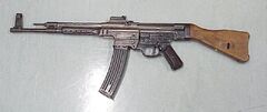 800px-Sturmgewehr 44